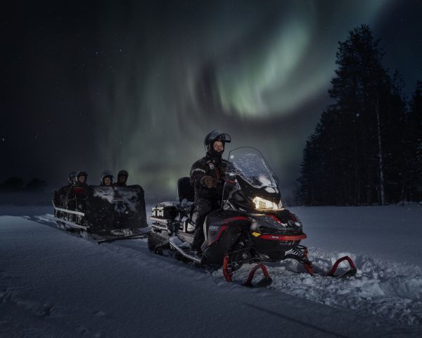Aurora hunting by snoemobile sledge by Ruka Safaris